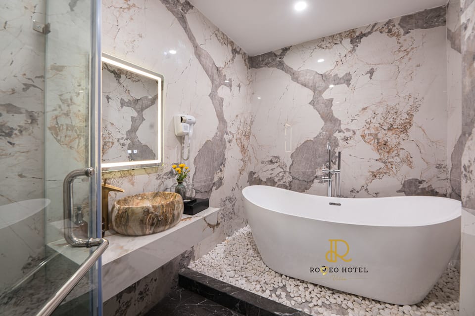 Superior Room | Bathroom | Shower, hair dryer, slippers, towels