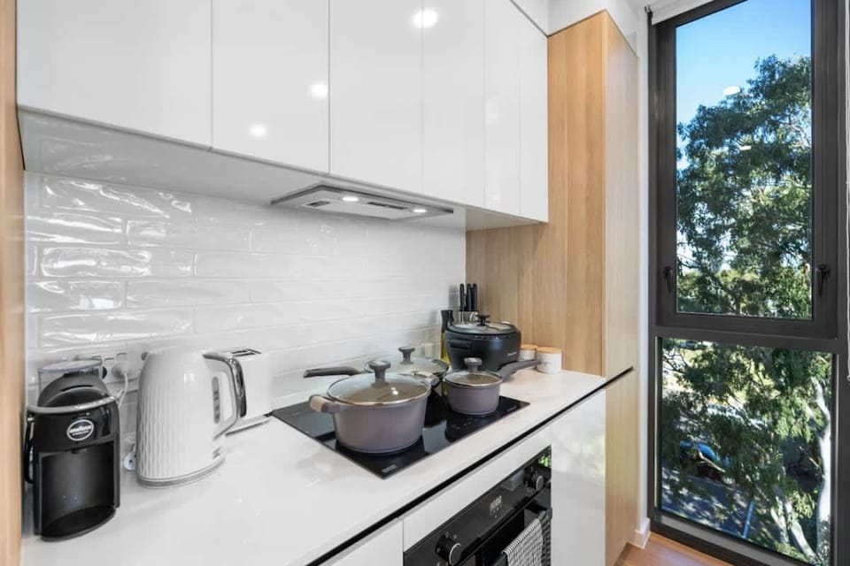 Full eqiupped kitchen! Feel free to ask us what we provide in terms of cooking essentials.