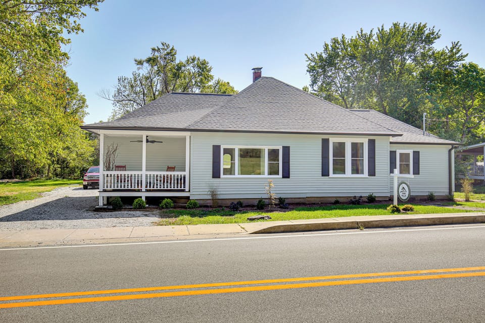 Exterior | Parking | Driveway (6 Vehicles)