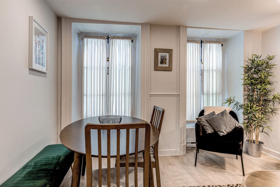 Deluxe Apartment, Patio | In-room dining