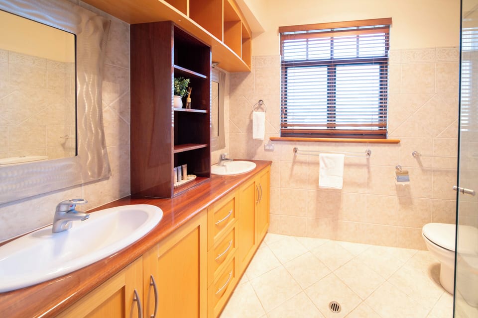 Cozy Home with fireplace 5mins to beach Villa in Adelaide
