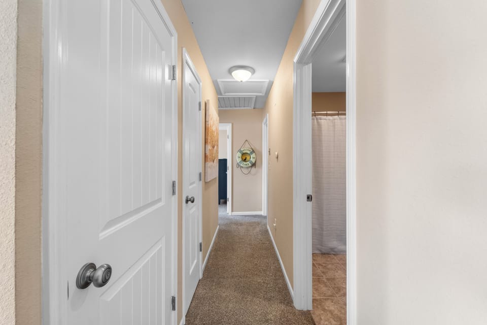 Hallway to bedrooms