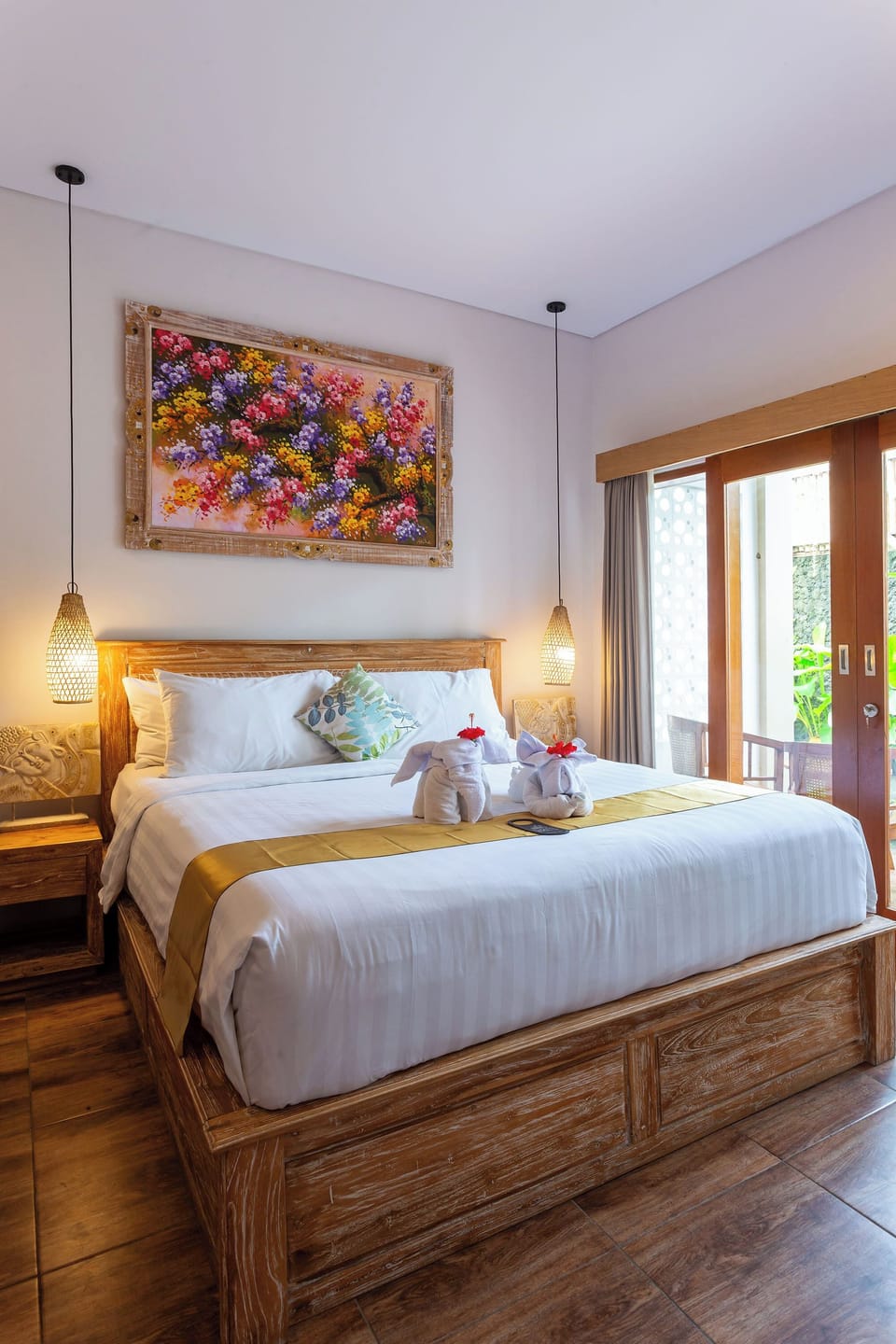 Superior Double Room | Minibar, in-room safe, desk, laptop workspace