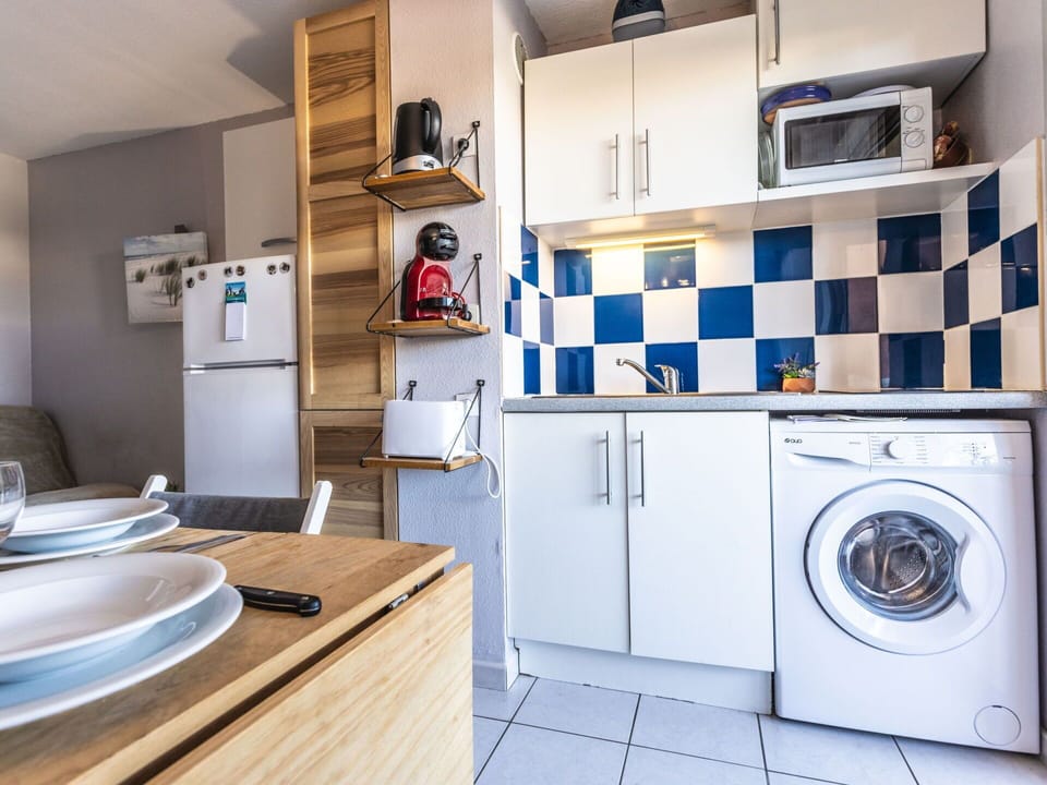 Laundry Room, Cabinetry, Property, Furniture, Clothes Dryer, Tableware, Interior Design, Kitchen, Washing Machine, Home Appliance