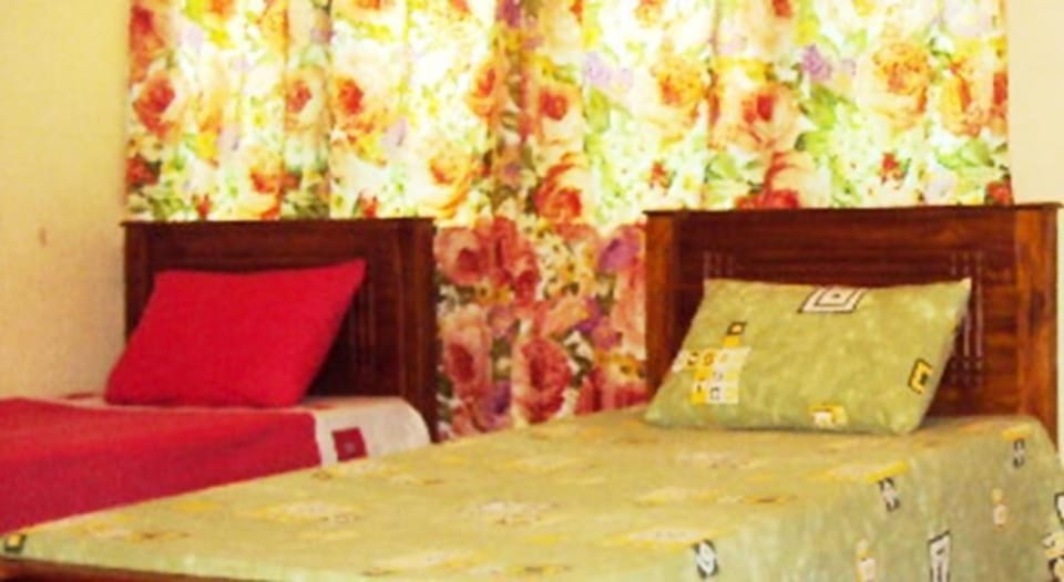 Premium bedding, desk, free WiFi