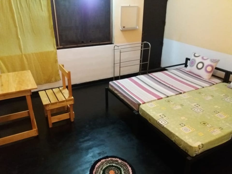 Premium bedding, desk, free WiFi
