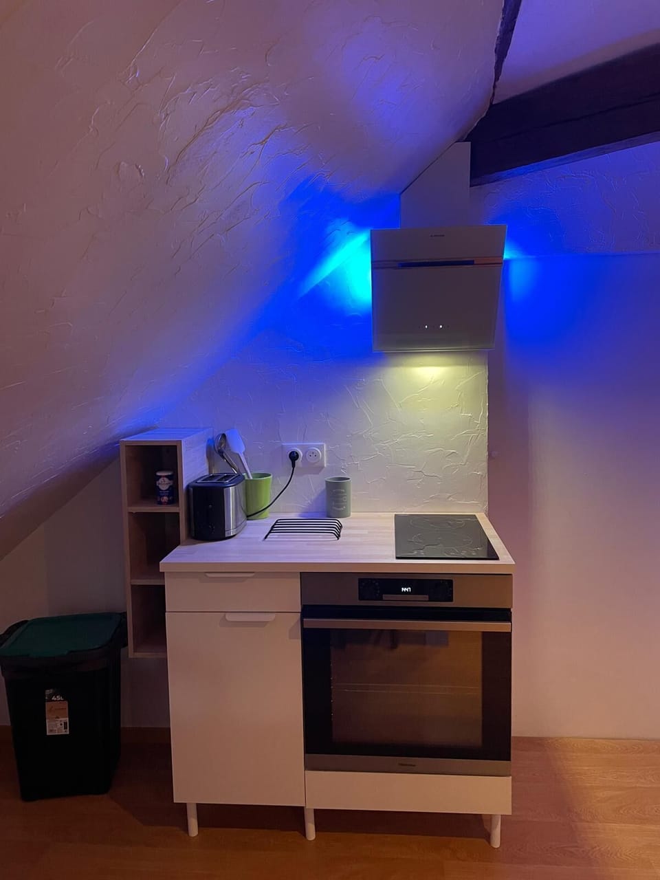 Family Apartment, Multiple Bedrooms, Non Smoking, Pool View | Private kitchen