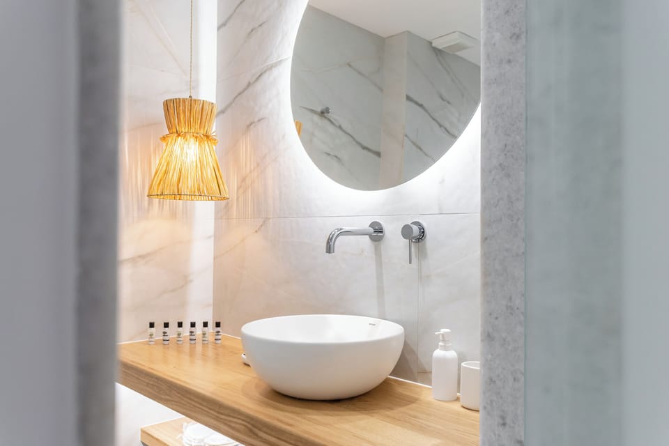 Apartment | Bathroom | Hair dryer, towels, soap, shampoo