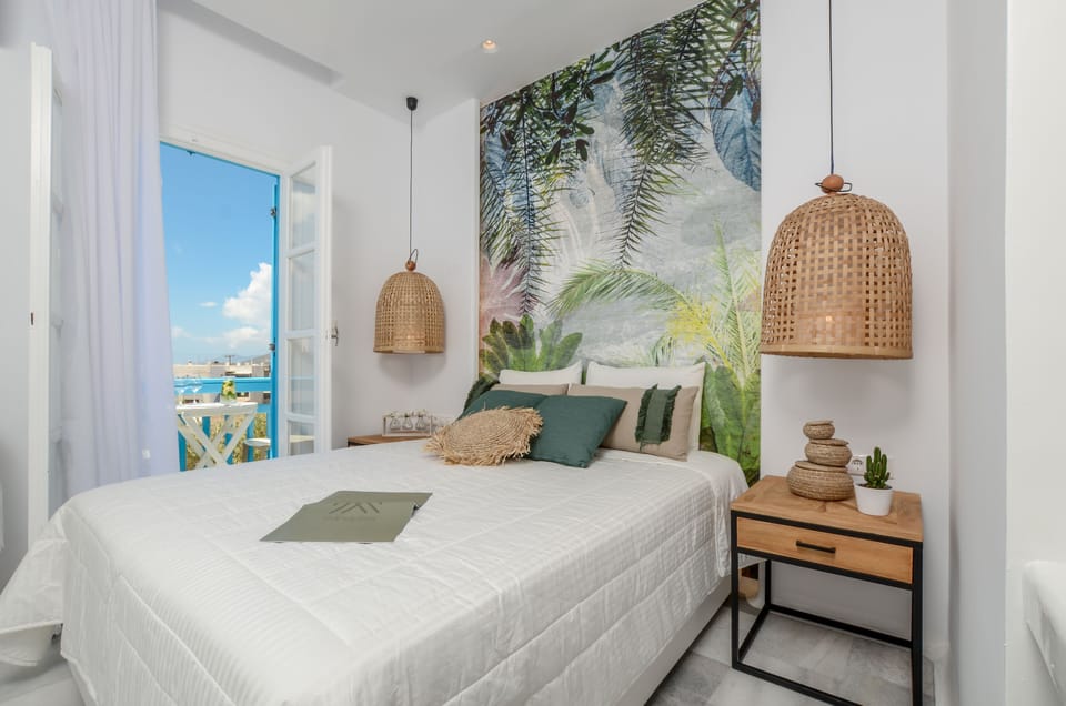 Superior Double Room, 1 Bedroom | In-room safe, desk, free WiFi, bed sheets