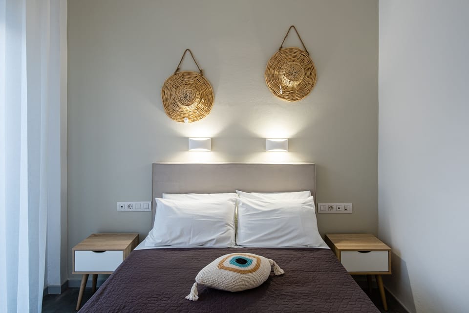 Single Room | In-room safe, desk, free WiFi, bed sheets