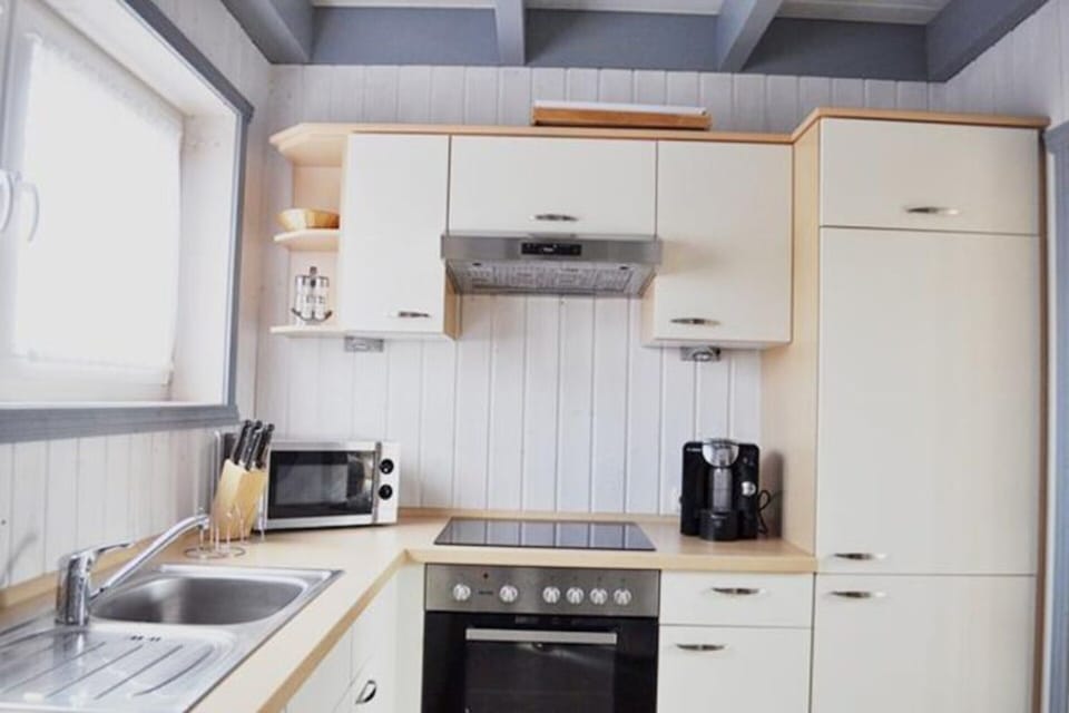 House | Private kitchen | Electric kettle, toaster, highchair