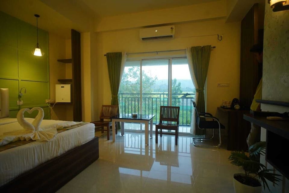 Deluxe Room | Laptop workspace, WiFi (free)