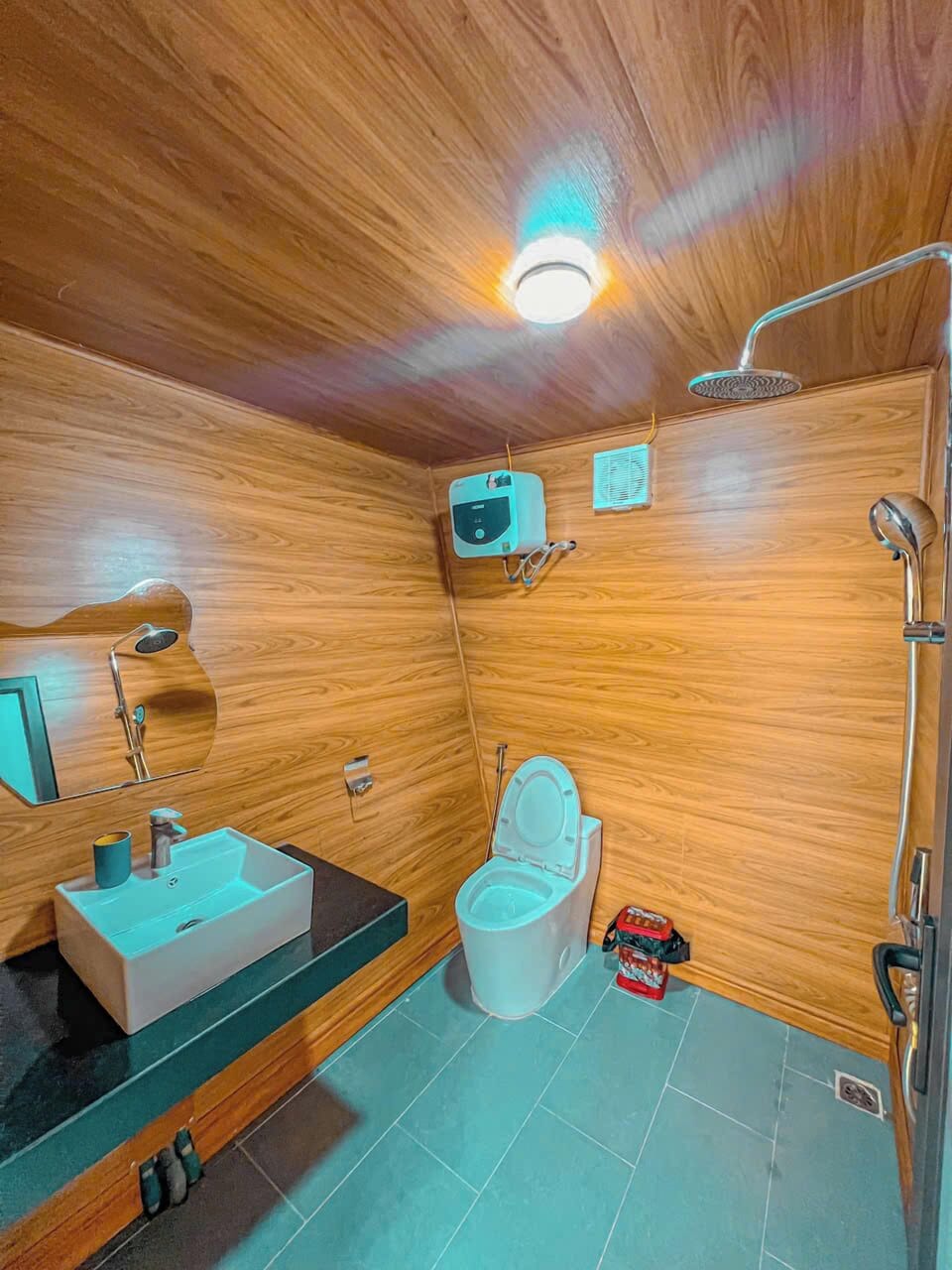 Bungalow, Garden View | Bathroom | Shower, hair dryer, towels, soap
