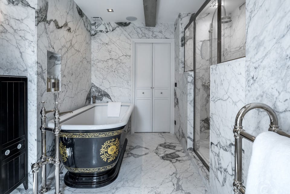 Signature Suite, Sauna | Bathroom | Hair dryer, slippers, soap, shampoo