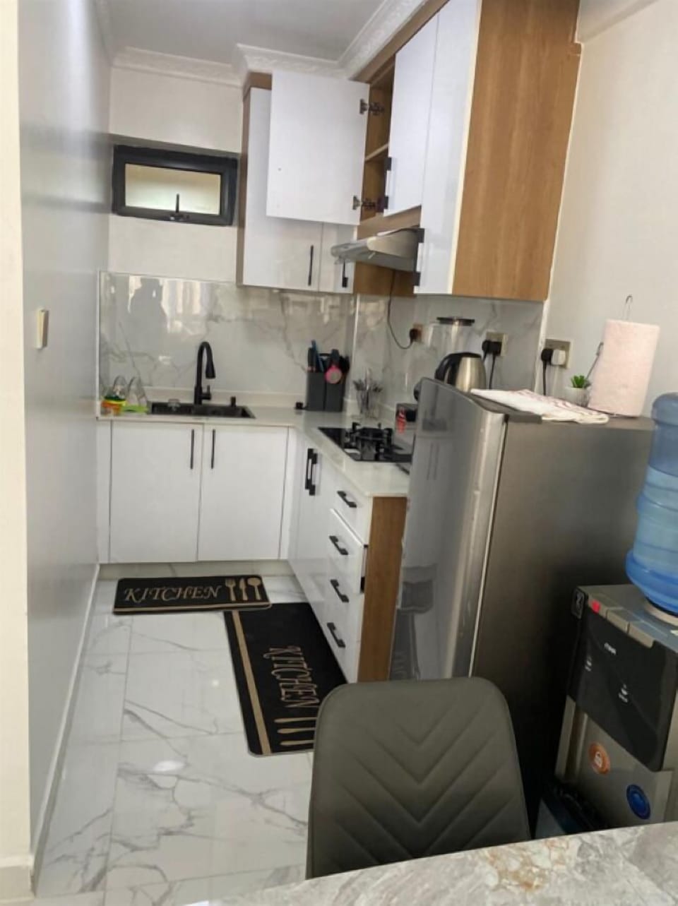 Classic Apartment | Private kitchen | Fridge, microwave, oven, blender