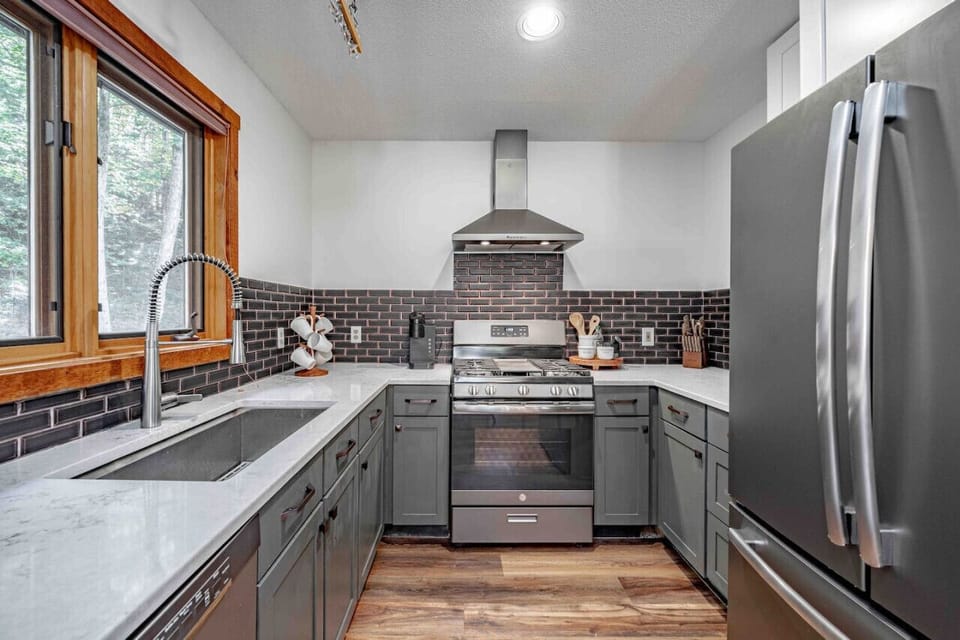 Fully-equipped kitchen – cook up delicious meals for the entire group.