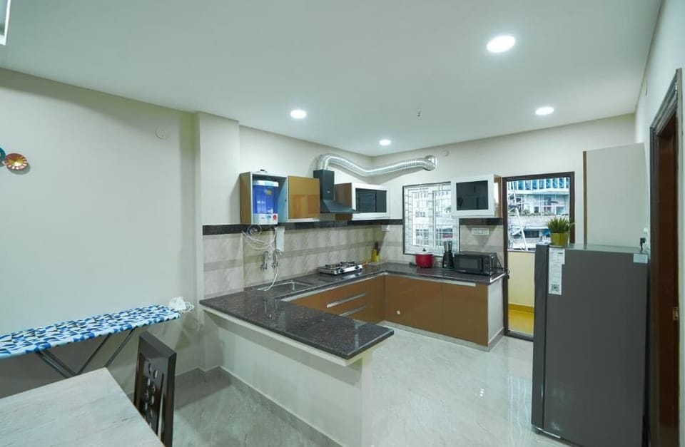 Deluxe Apartment, 2 Bedrooms | Private kitchen | Electric kettle