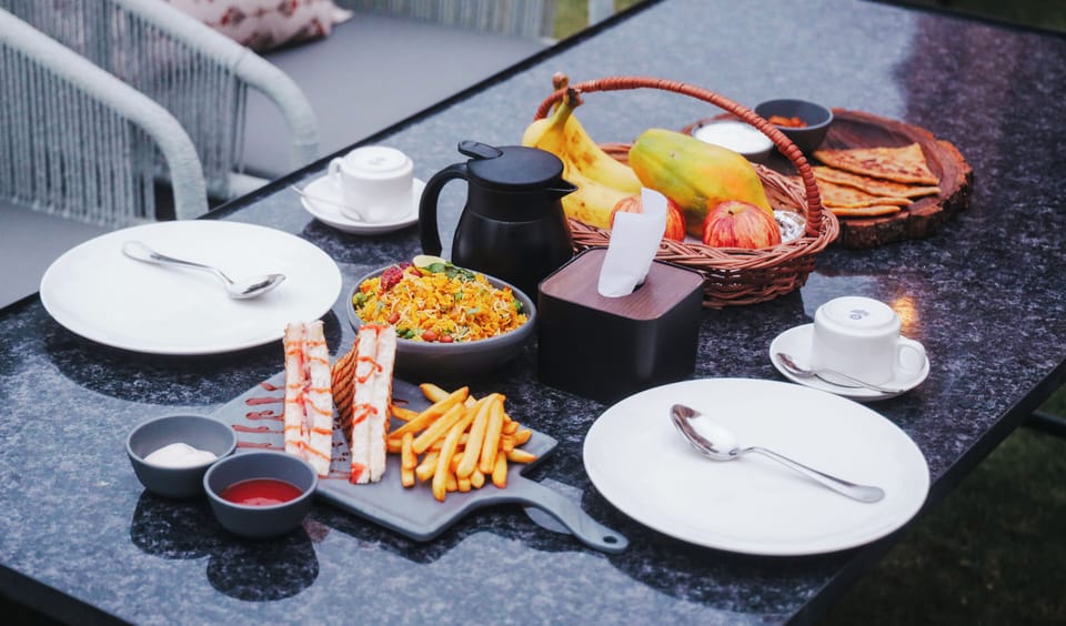 Free daily buffet breakfast