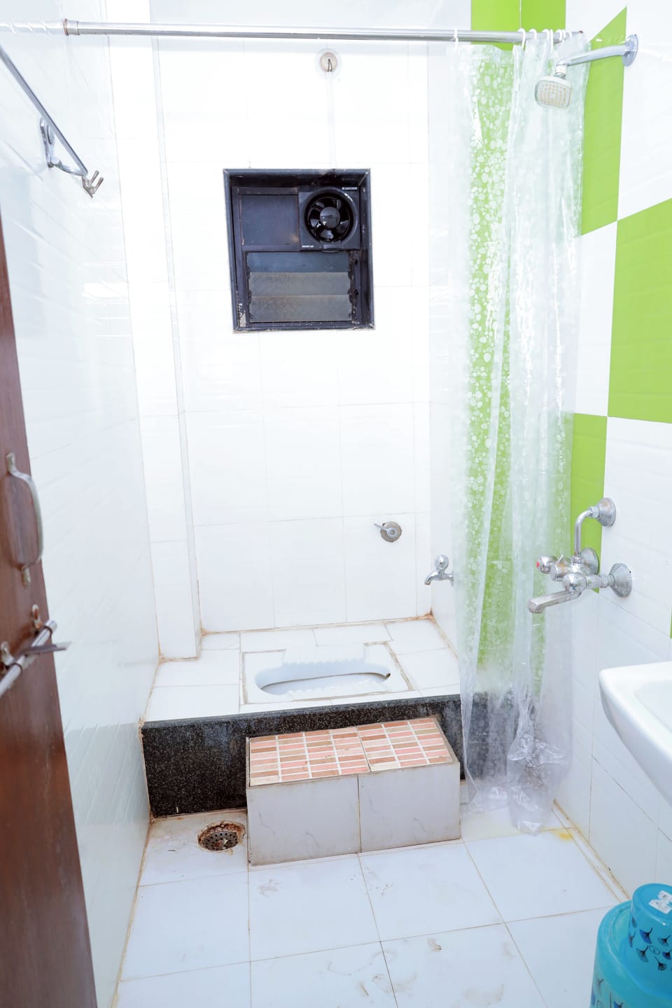 Shower, towels