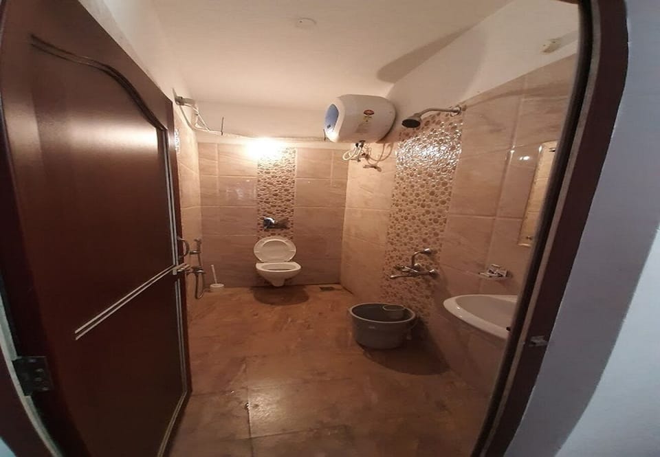 Deluxe Double Room, Sea View | Bathroom | Soap, shampoo