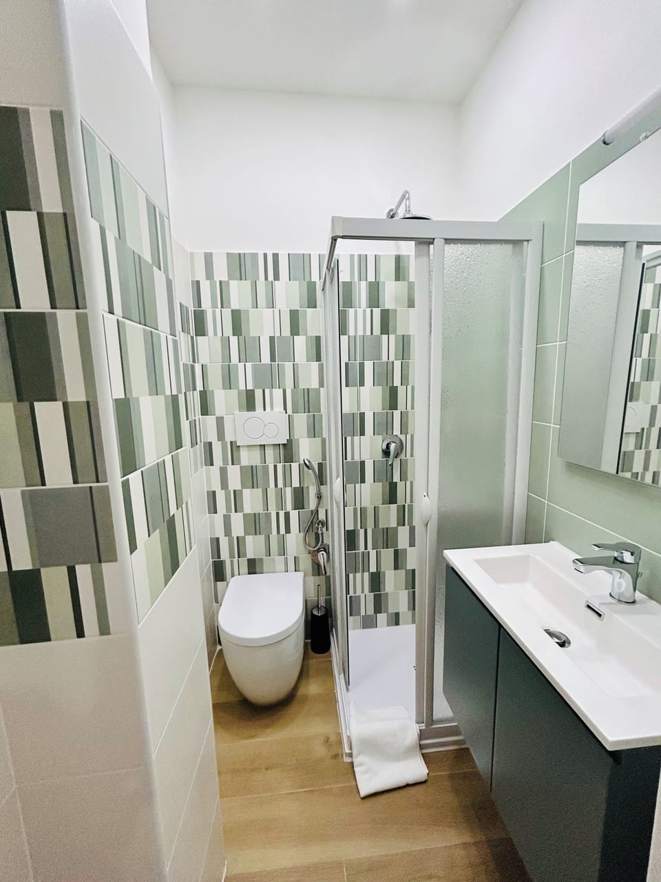 Comfort Twin Room | Bathroom | Shower, hair dryer, towels, soap