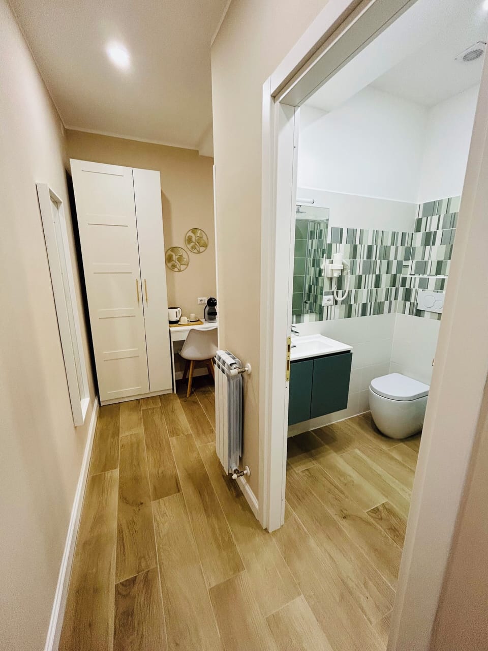 Deluxe Twin Room | In-room safe, desk, iron/ironing board, free WiFi