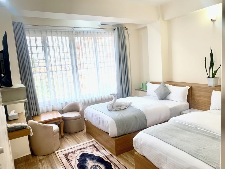Family Room | Desk, soundproofing, iron/ironing board, free WiFi