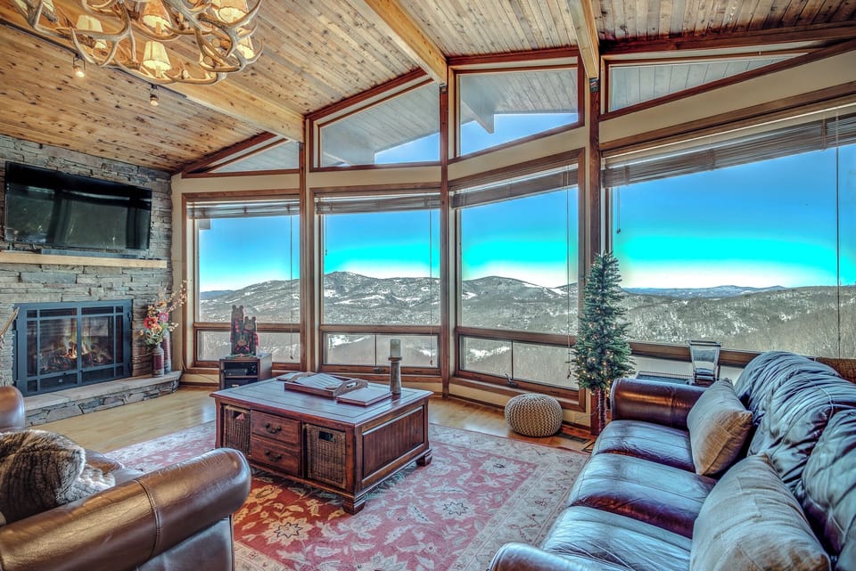 Living Room--- Breathtaking Mountain View