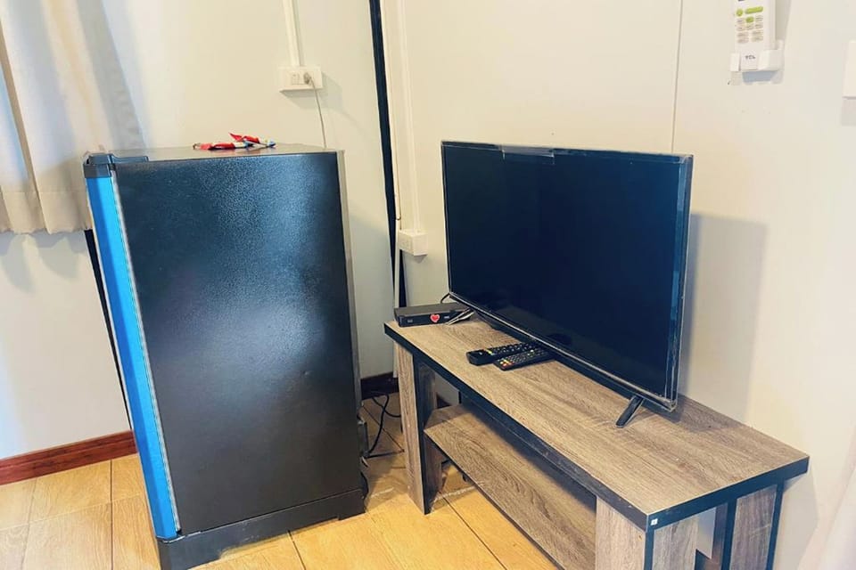 Twin Room, 1 Bedroom | Desk, free WiFi, bed sheets