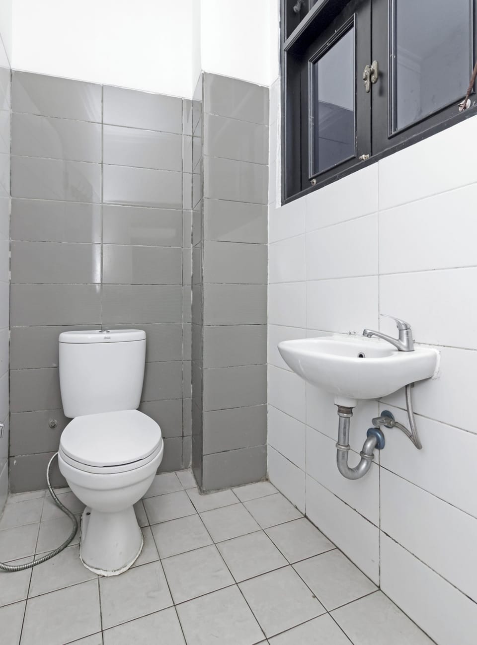 Deluxe Double Room | Bathroom | Shower, free toiletries, towels, soap