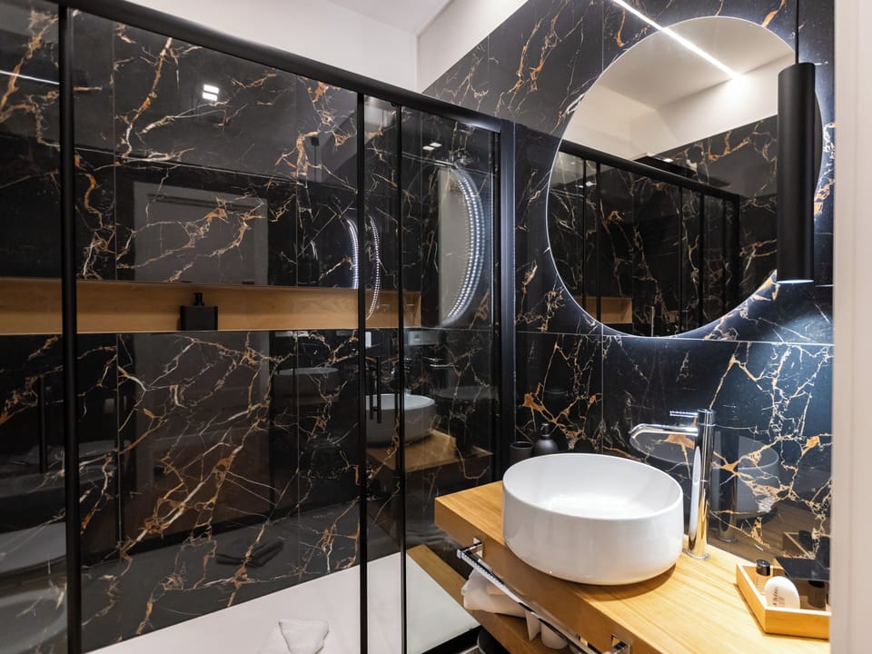 Queen Superior , Balcony | Bathroom | Shower, rainfall showerhead, hair dryer, bathrobes