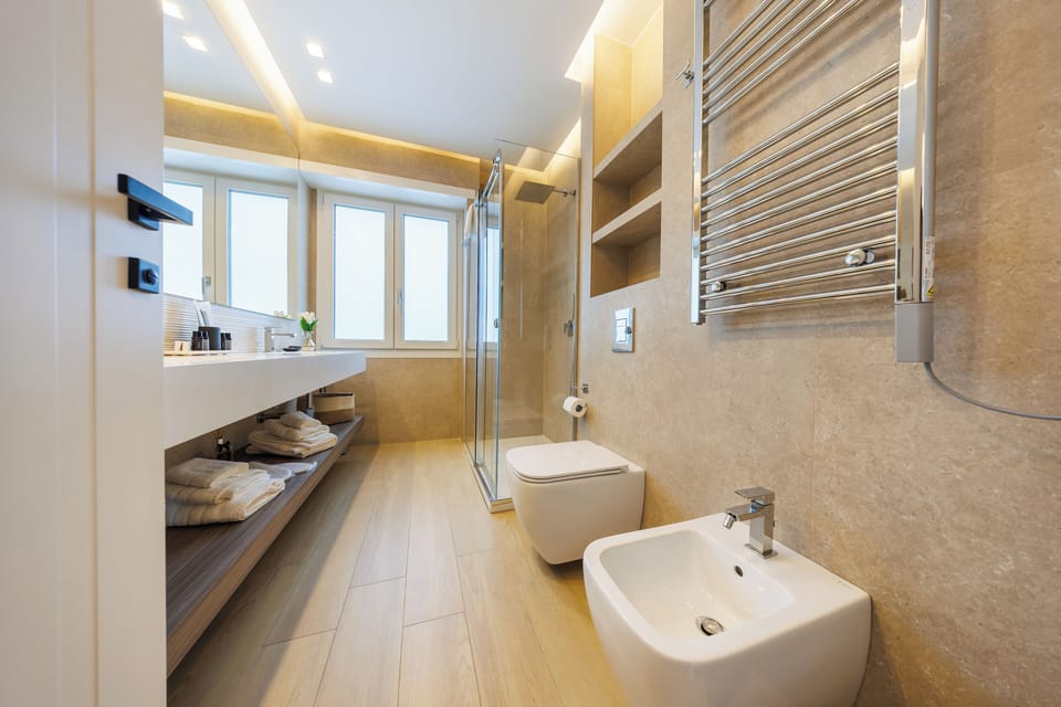 Deluxe Room, City View | Bathroom | Shower, free toiletries, hair dryer, slippers