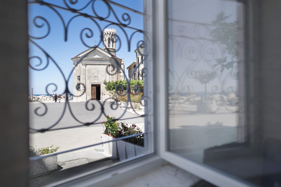 Apartment, 1 Bedroom, Sea View, Ground Floor | Living area | Flat-screen TV