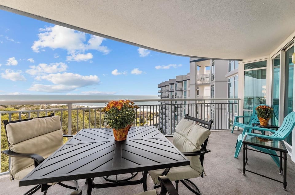 Horizon at 77th - Unit 812 balcony