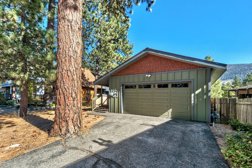 Room for 2 cars in the garage and 2 in the driveway