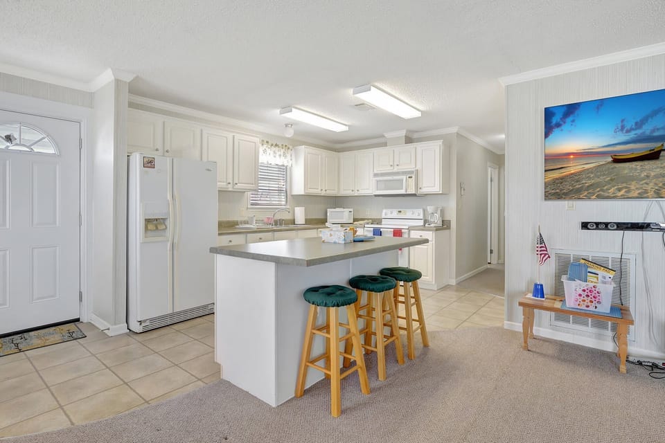 The kitchen has 3 bar stools 