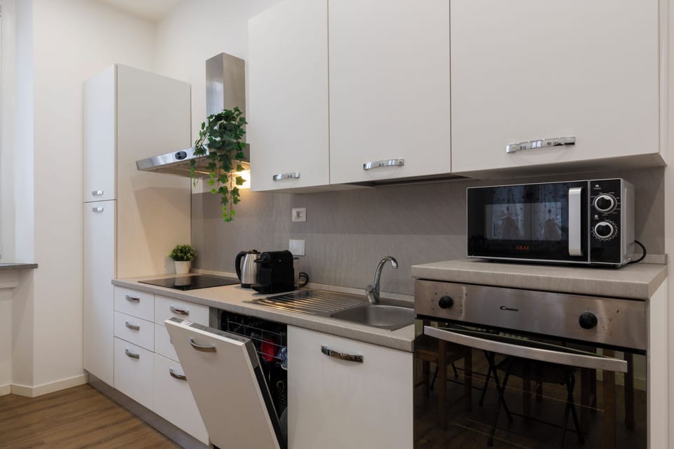 Comfort Apartment | Private kitchen | Fridge, microwave, oven, stovetop