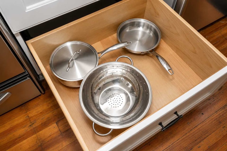 No need to pack the dishes & cookware for your Kentucky getaway!