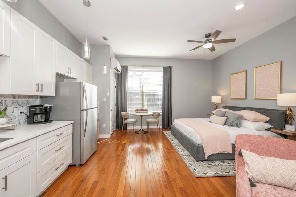 Kick back & unwind in this spacious, charming studio