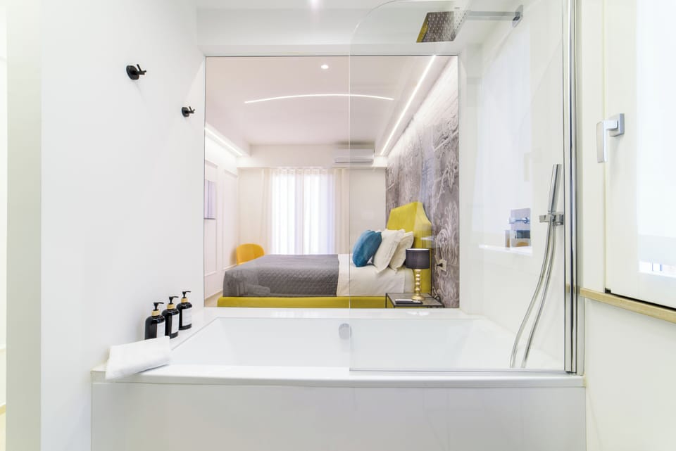 Deluxe Double Room with Bathtub | Bathroom | Combined shower/tub, hair dryer, towels, soap