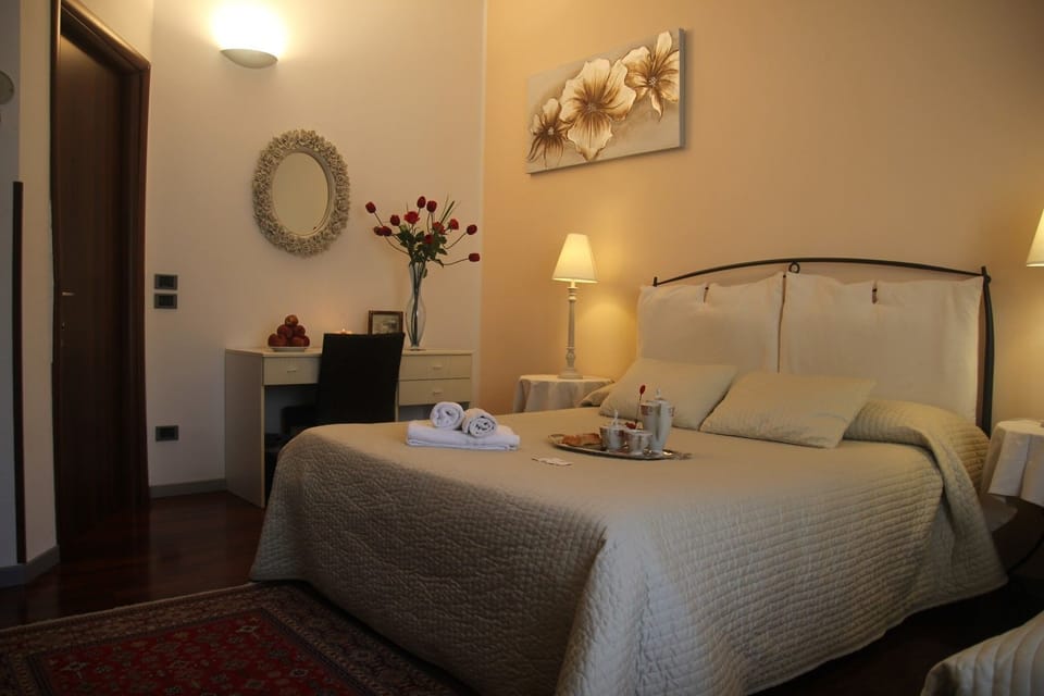 Egyptian cotton sheets, premium bedding, memory foam beds, desk