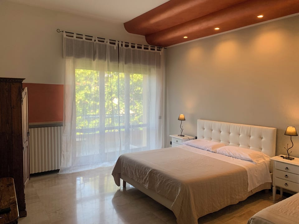 Standard Triple Room (Private External Bathroom) | Egyptian cotton sheets, premium bedding, memory foam beds, desk
