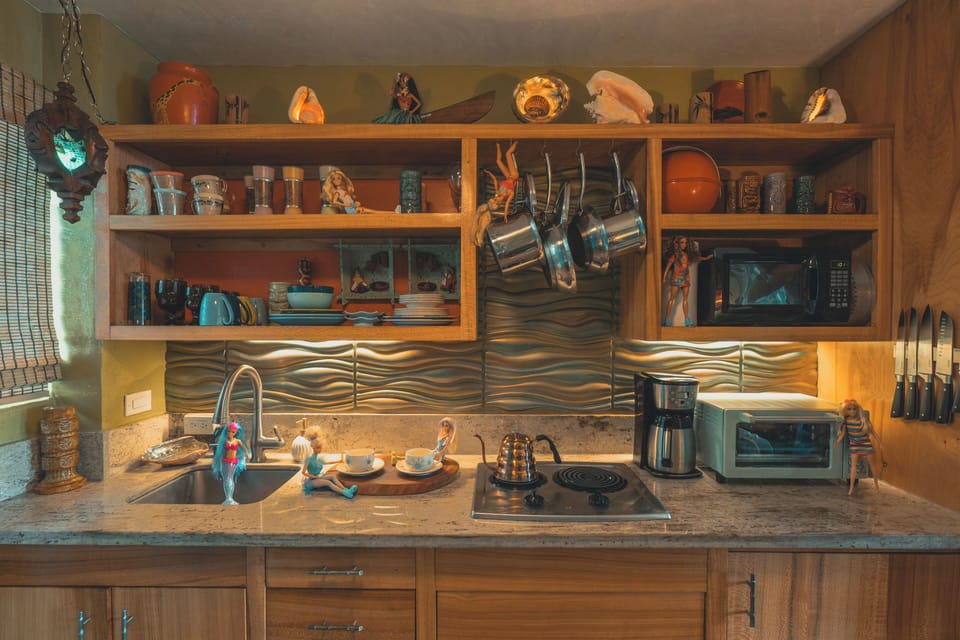 Adorably efficient kitchenette