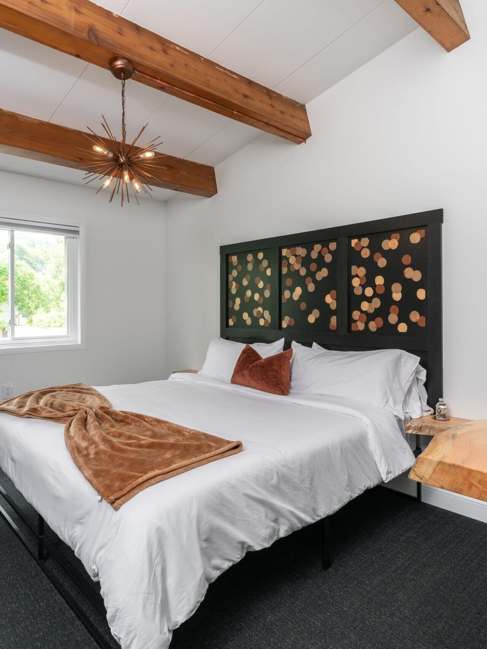 King Size bed, with dimmable lighting