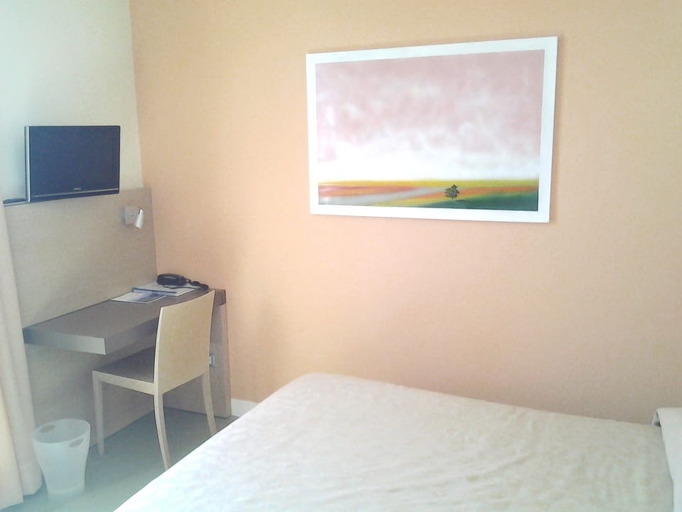In-room safe, desk, soundproofing, WiFi (free)