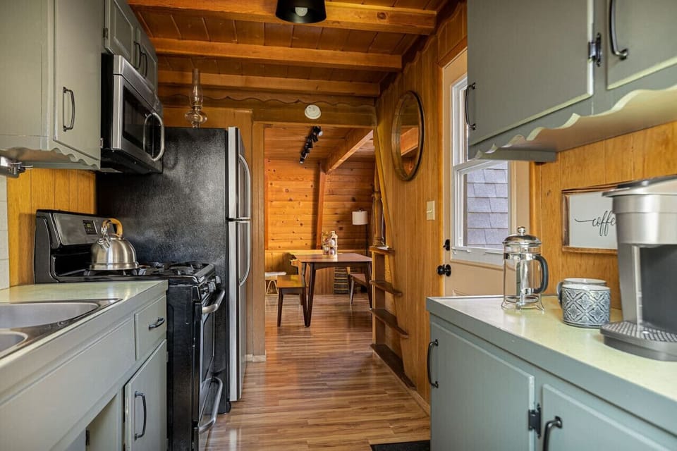 Fully equipped kitchen.