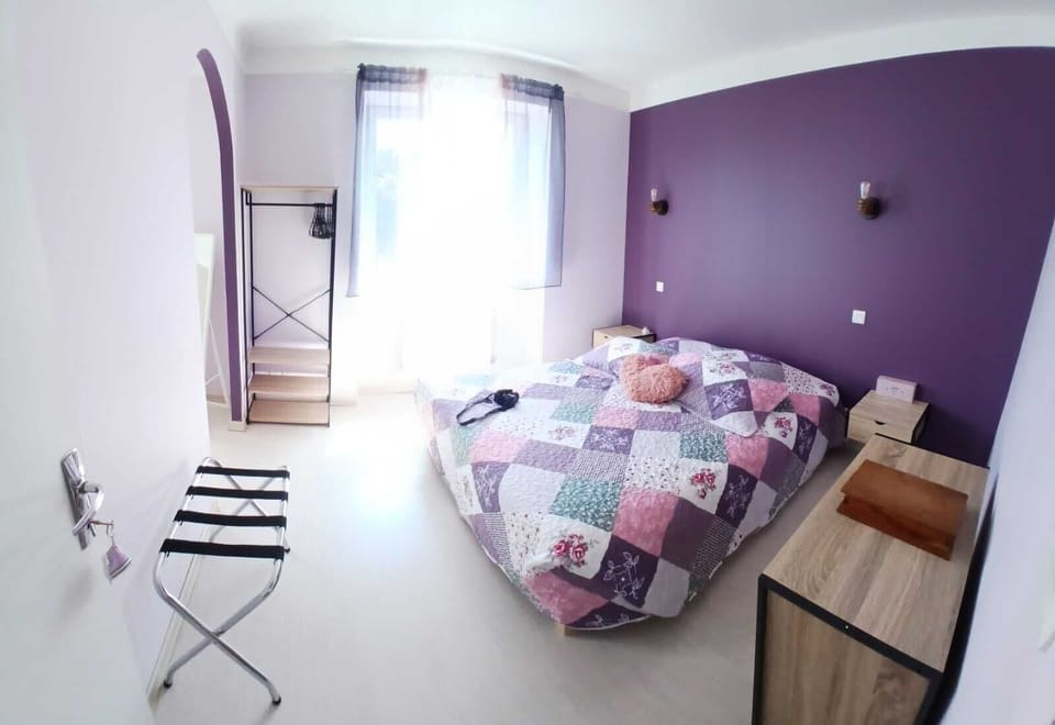 Premium Double Room (Chambre 4) | Soundproofing, iron/ironing board, free WiFi, bed sheets