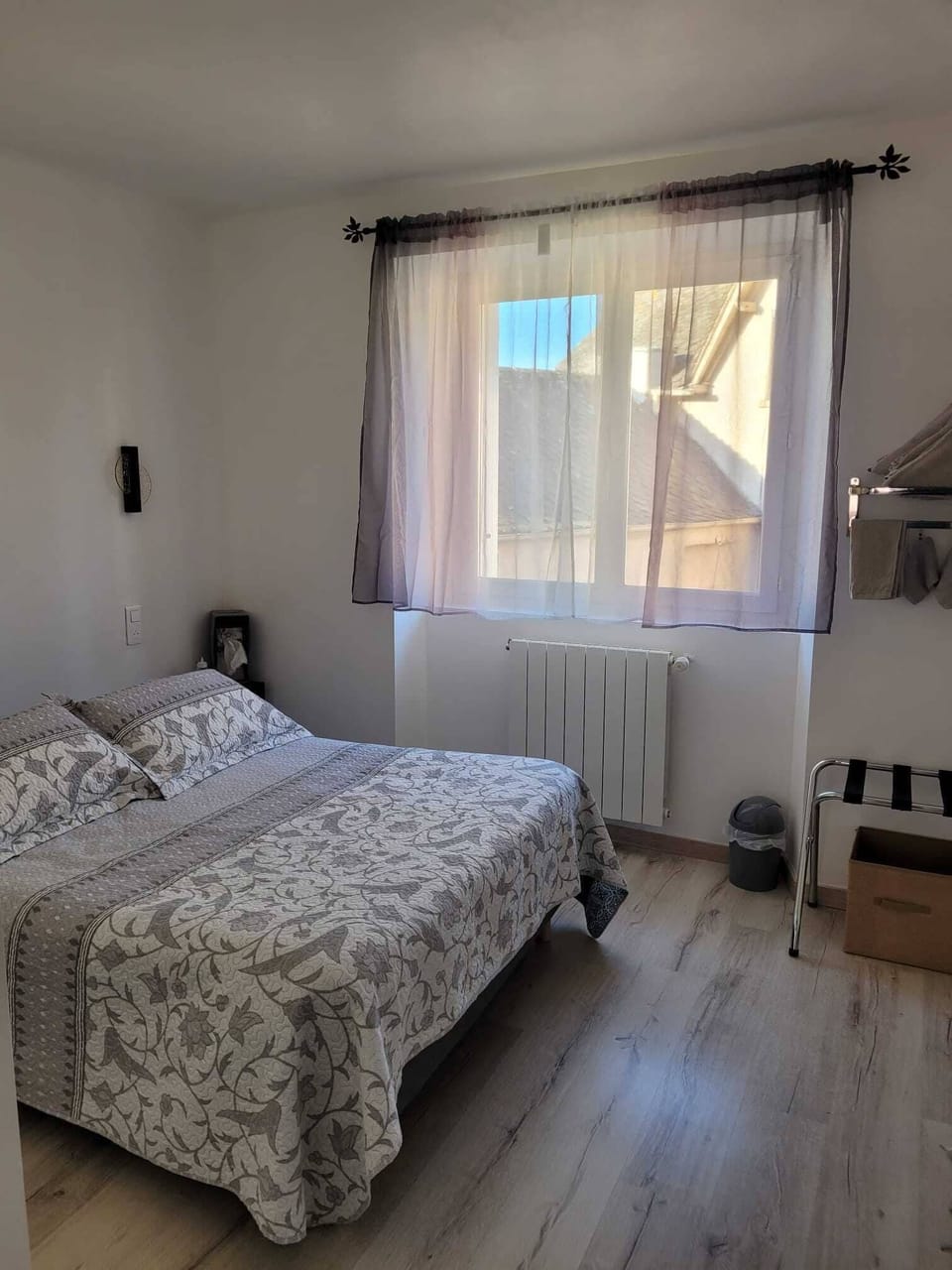 Comfort Double Room (Chambre 5) | Soundproofing, iron/ironing board, free WiFi, bed sheets