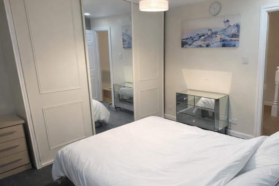 House-sleeps 5 Person -etihad Stadium 15 min Drive House in Oldham