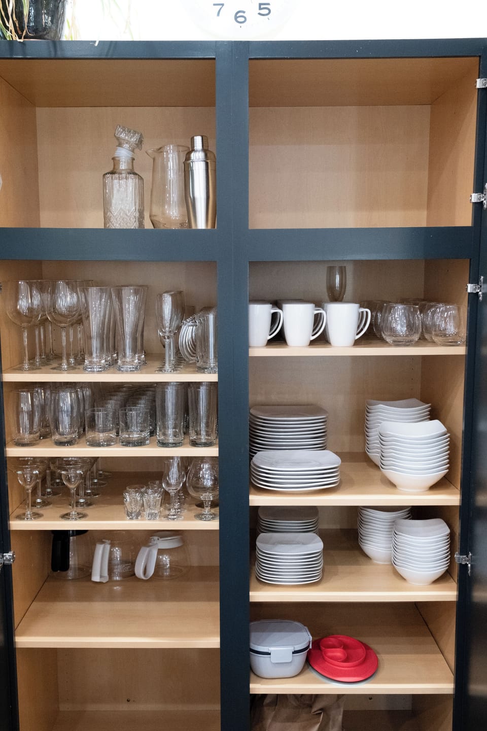 Full entertaining dishware and glassware